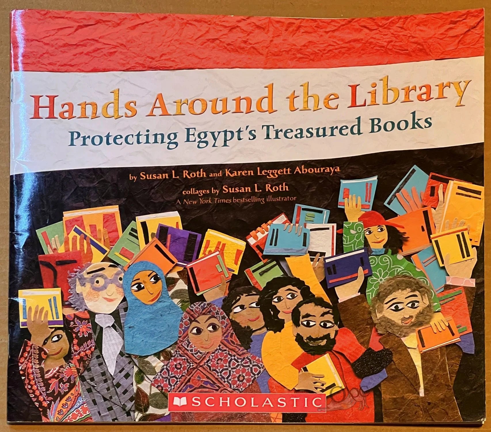 Hands Around the Library: Protecting Egypt's Library by Karen Leggett Abouraya Art by Susan L. Roth